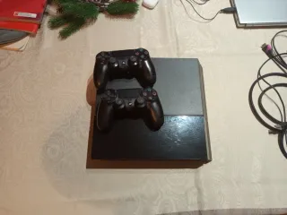 PS4 + 2 Mandos + Cables