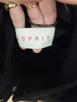 Abrigo negro mujer con capucha