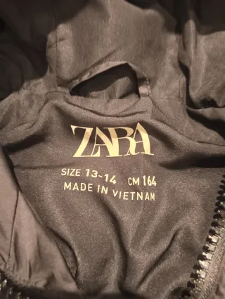 Plumífero sin mangas  Zara negro  con capucha