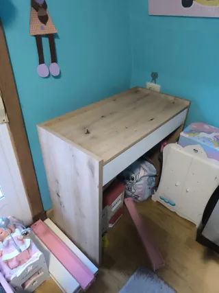 Mesa de escritorio madera y blanco