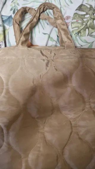 Bolso beige acolchado