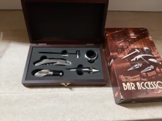 Set accessori vino 5 in 1 con scatola legno