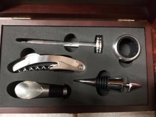 Set accessori vino 5 in 1 con scatola legno