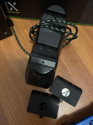 Xbox Series X 1TB + Controller Blu + Base di ricarica