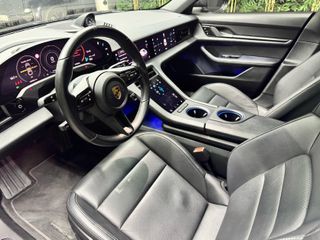 PORSCHE Taycan -