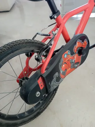 Bicicleta infantil B'Twin roja