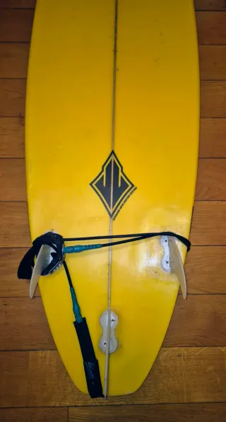 Tabla de surf amarilla
