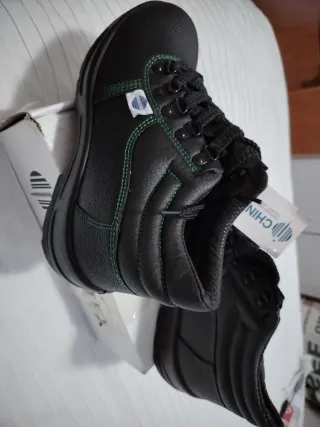 Botas de seguridad CHINTEX  sin estrenar T 42