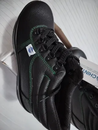 Botas de seguridad CHINTEX  sin estrenar T 42