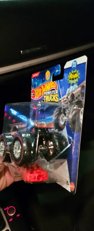 Hot Wheels Monster Trucks Batmobile TH