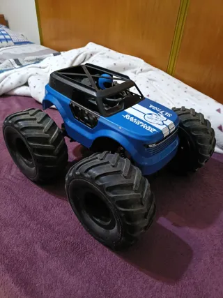 Coche teledirigido azul. AVERIA ELECTRICA