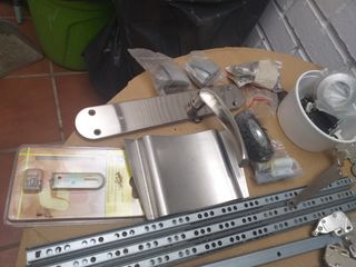 Herrajes y repuestos para puertas