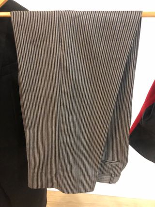 Chaqué Novio Carolina Herrera Negro y Rojo