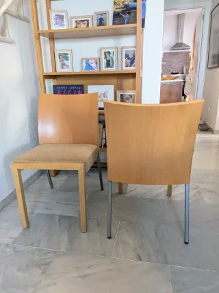 Coppia di sedie norrene in legno e metallo vintage