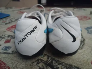 Botas de fútbol Nike PHANTON. TALLA 40