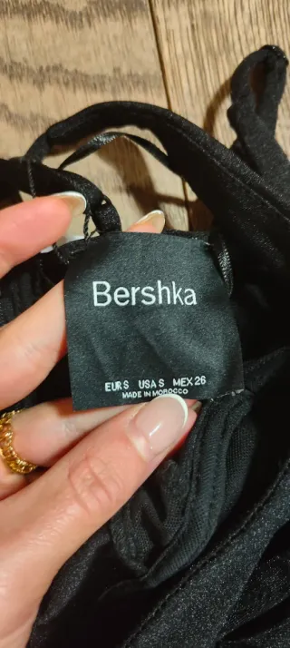 Abito a tubino corto nero ragazza Bershka