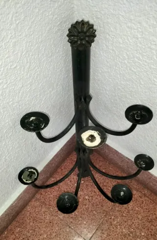 Candelabro antiguo de metal