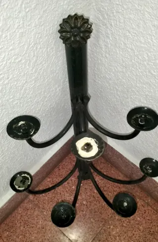 Candelabro antiguo de metal