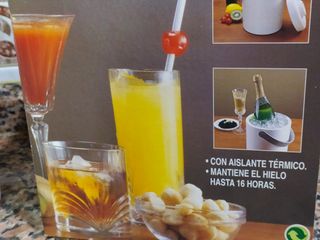 Cubitera de plástico blanca y gris