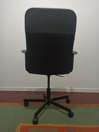 Silla de oficina negra
