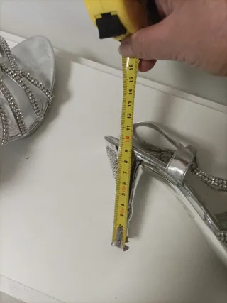 Sandalias plateadas con pedrería