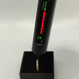 00570 ANILLO CON DIAMANTES DE ORO DE 18K