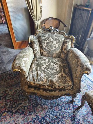 Salotto con divano 2 poltrone e 2 sedie