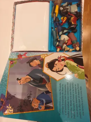 Mulán. Libroaventuras: Incluye un cuento, figur...