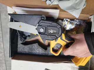 Motosierra Eléctrica 21V con Batería