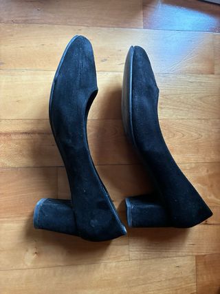 Zapatos de salón negros. Vestir