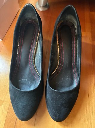 Zapatos de salón negros. Vestir