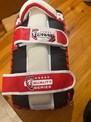 2 Almohadilla Muay Thai y 2 Guantes Boxeo Talla M