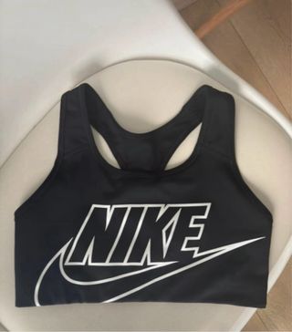 Top deportivo Nike negro