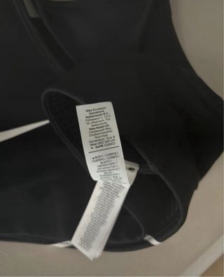 Top deportivo Nike negro