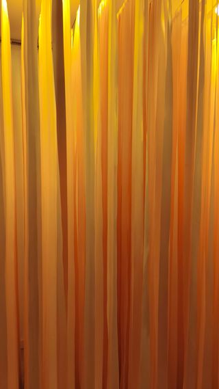 Pasillo pack cortina de tiras amarillas