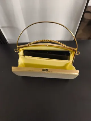 Bolso de fiesta dorado con pedrería