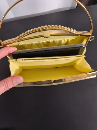 Bolso de fiesta dorado con pedrería