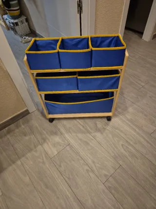 Estantería infantil con cubos