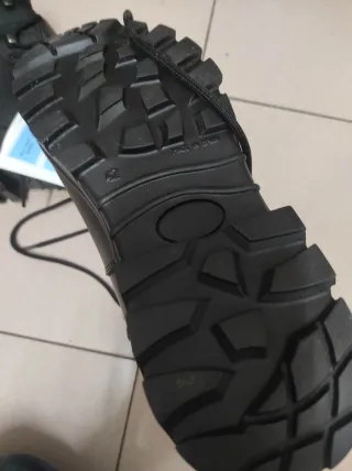 Botas de montaña negras