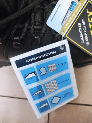 Botas de montaña negras