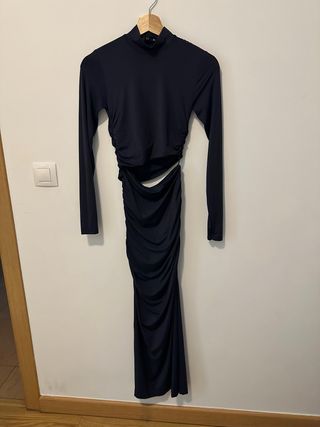 Vestido negro con aberturas
