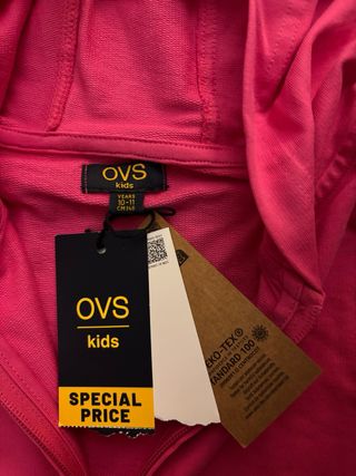 Sudadera con cremallera y capucha de la marca OVS