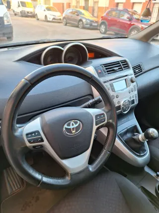 Toyota Verso 2011