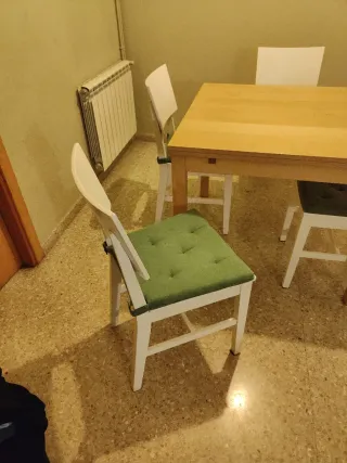 Mesa extensible + 4 sillas