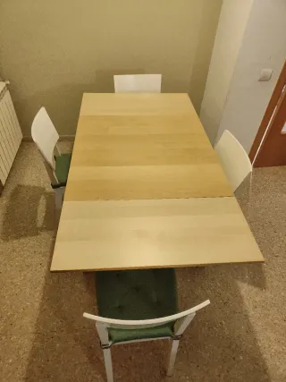 Mesa extensible + 4 sillas