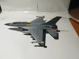Maqueta Avión F-16 C/D Night Falcon