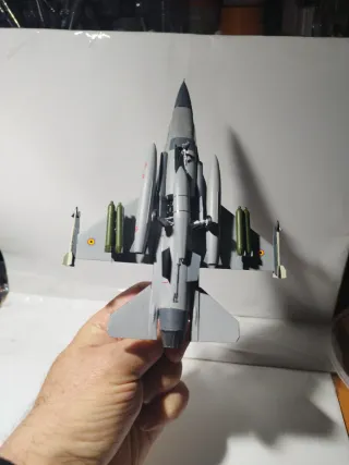 Maqueta Avión F-16 C/D Night Falcon