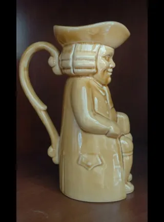 Jarra cerveza alemana figura hombre