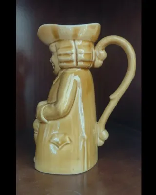 Jarra cerveza alemana figura hombre