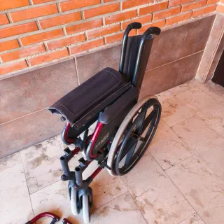 Silla de ruedas moderna ruedas anti pinchazos